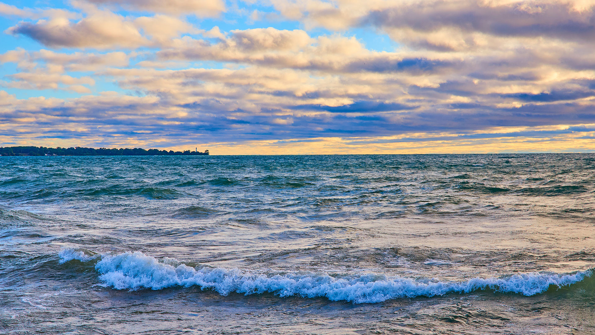 Picture of a lake with the waves rolling into the beach